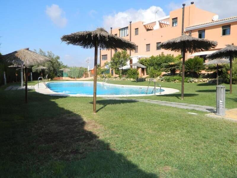 Rosma Islantilla, Entre El Mar Y El Golf