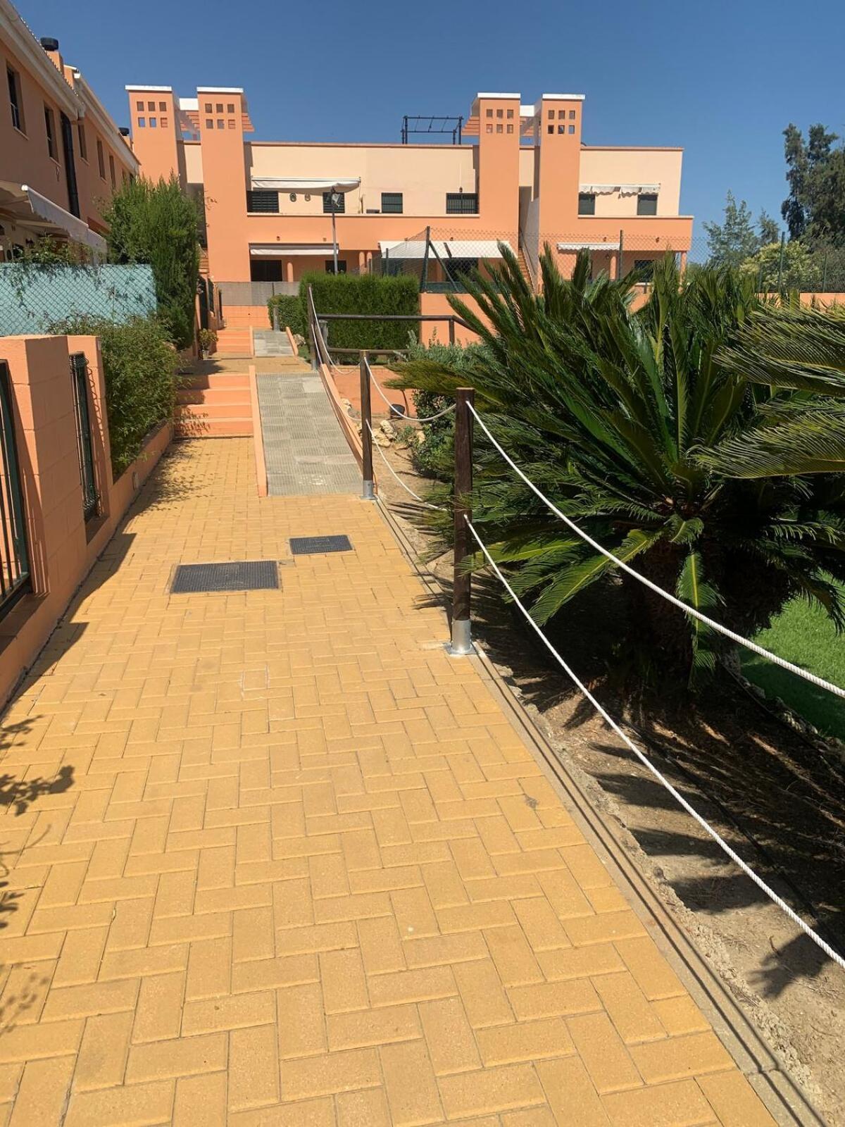 Rosma Islantilla, Entre El Mar Y El Golf